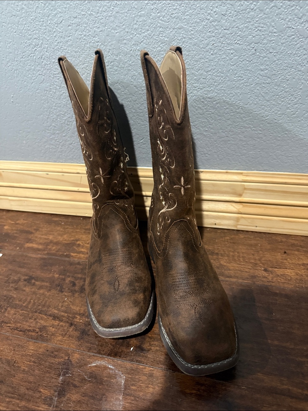 Roper Brown Embroidered Western Cowboy Boots